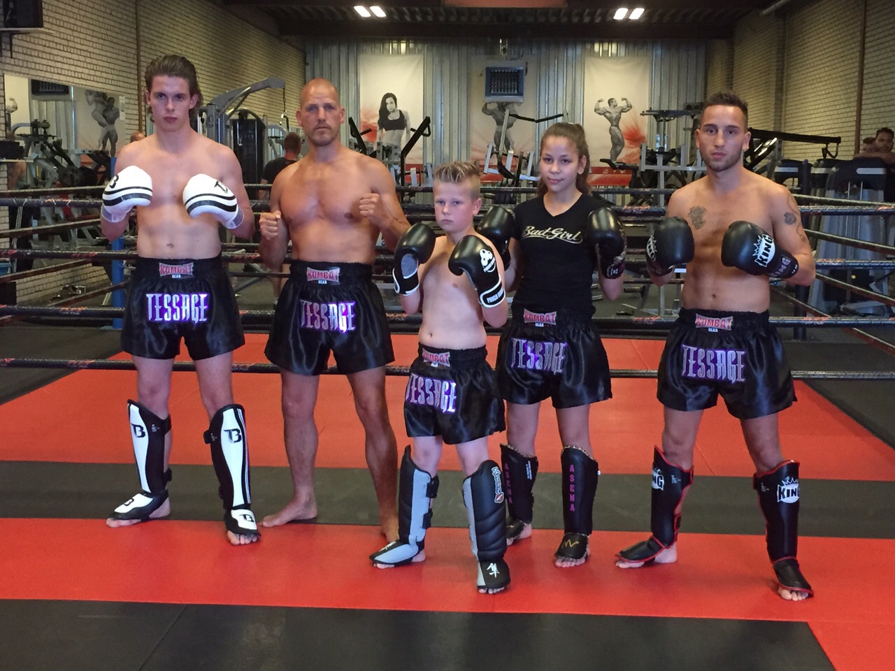 Tessage sponsort jonge kickboks talenten die door Jan Lomulder getraind worden